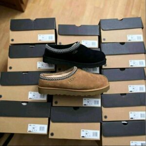 UGG shoe APallets  in Boxes